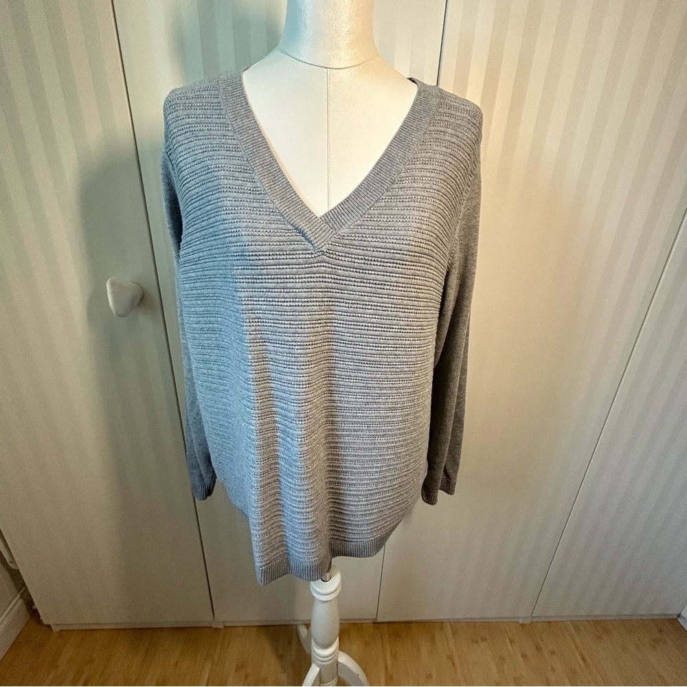 Hilary Radley gray v-neck sweater Size XXL